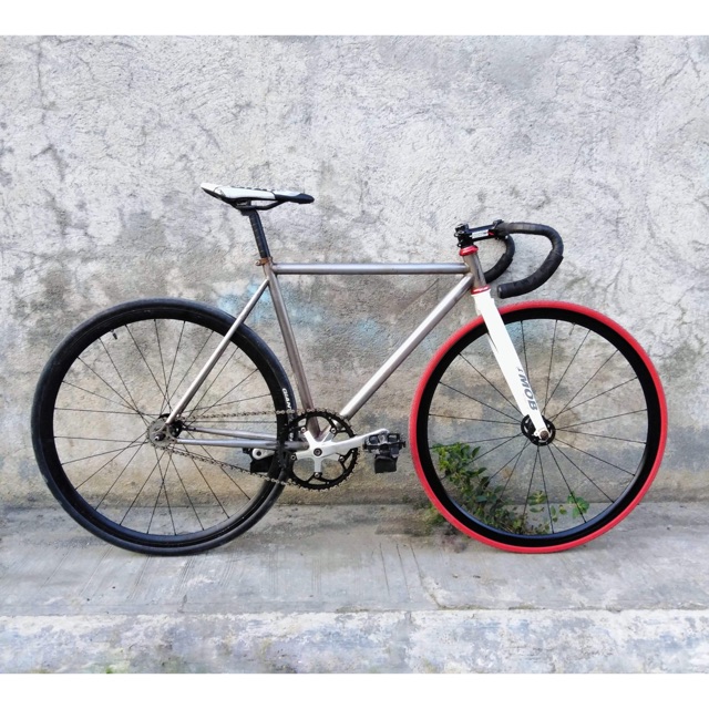 Celt fixie best sale bike price