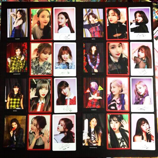 TWICE Yes or Yes offers Photocards