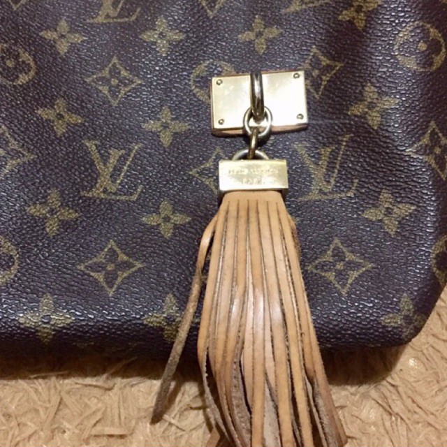 Preloved LV Automne-Hiver 2008 Collection-Monogram Tote, Luxury, Bags &  Wallets on Carousell