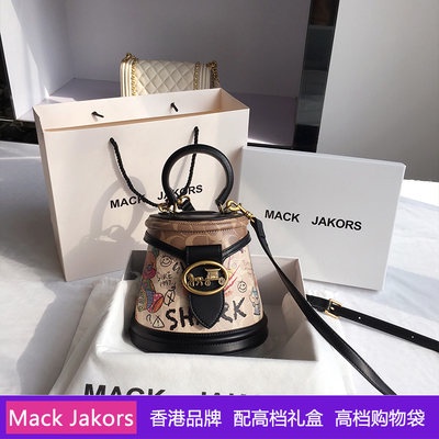 ギラHong Kong MackJakors genuine leather bear graffiti bucket bag Women  summer 2021 New crossbody bag