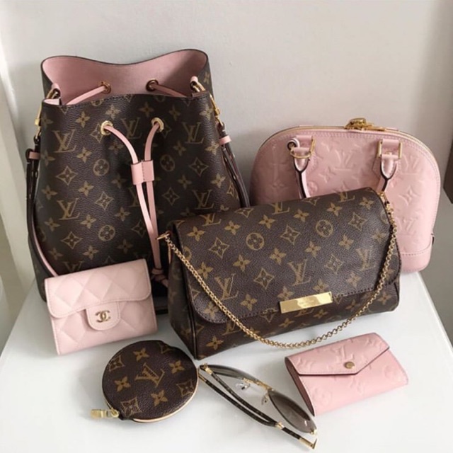 Authentic Louis Vuitton Pochette for Sale in Hiram, GA - OfferUp