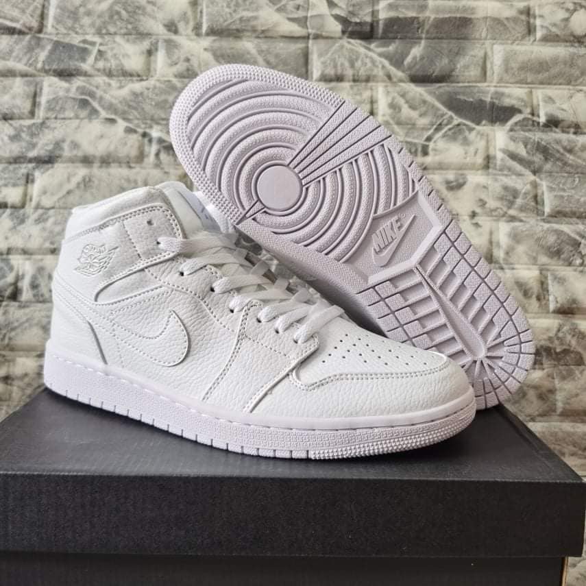 Jordan 1 outlet triple white mid