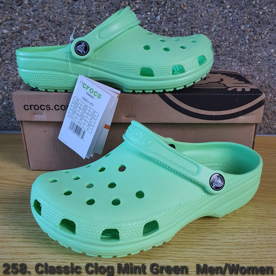 Mint hot sale green crocs