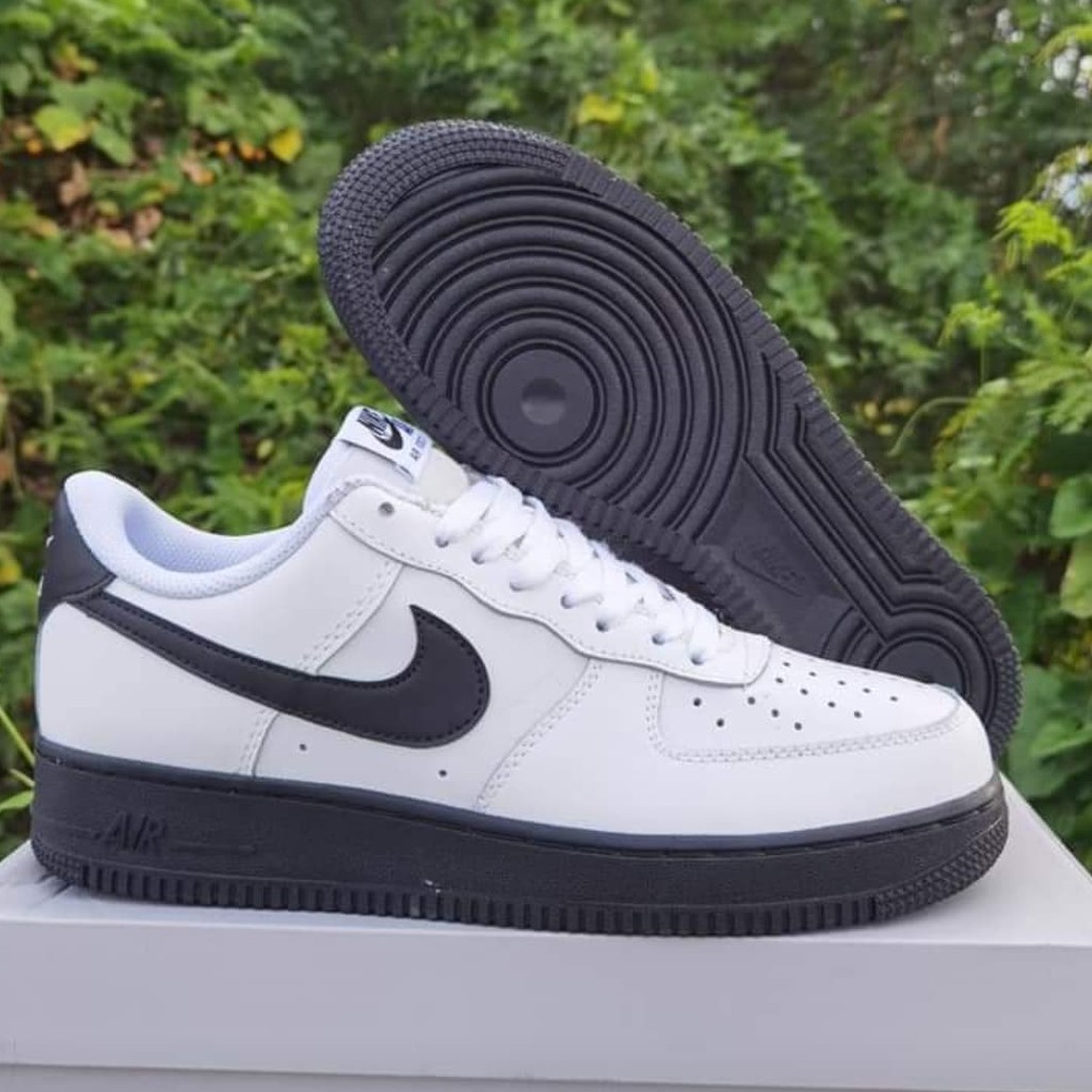 Air force 1 womens black with white sole sale