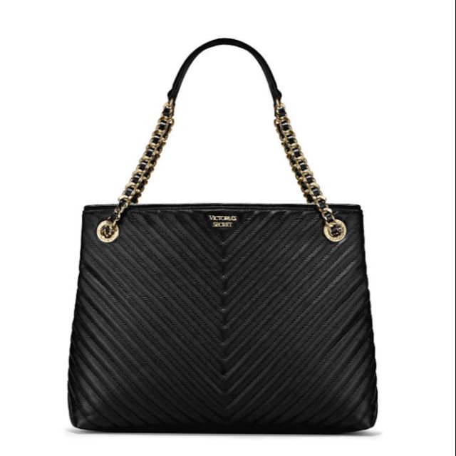 VICTORIA'S SECRET PEBBLED V-QUILT SHOULDER BAG –