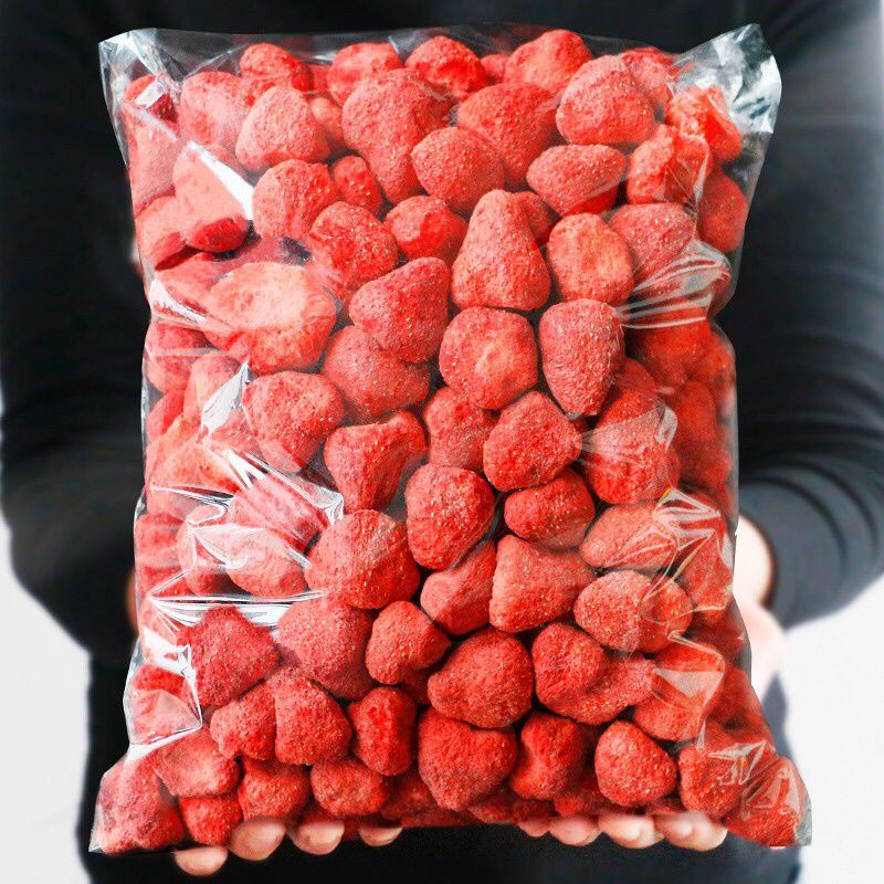Crispy freeze-dried strawberries, small fruits, snacks, just suitable ...
