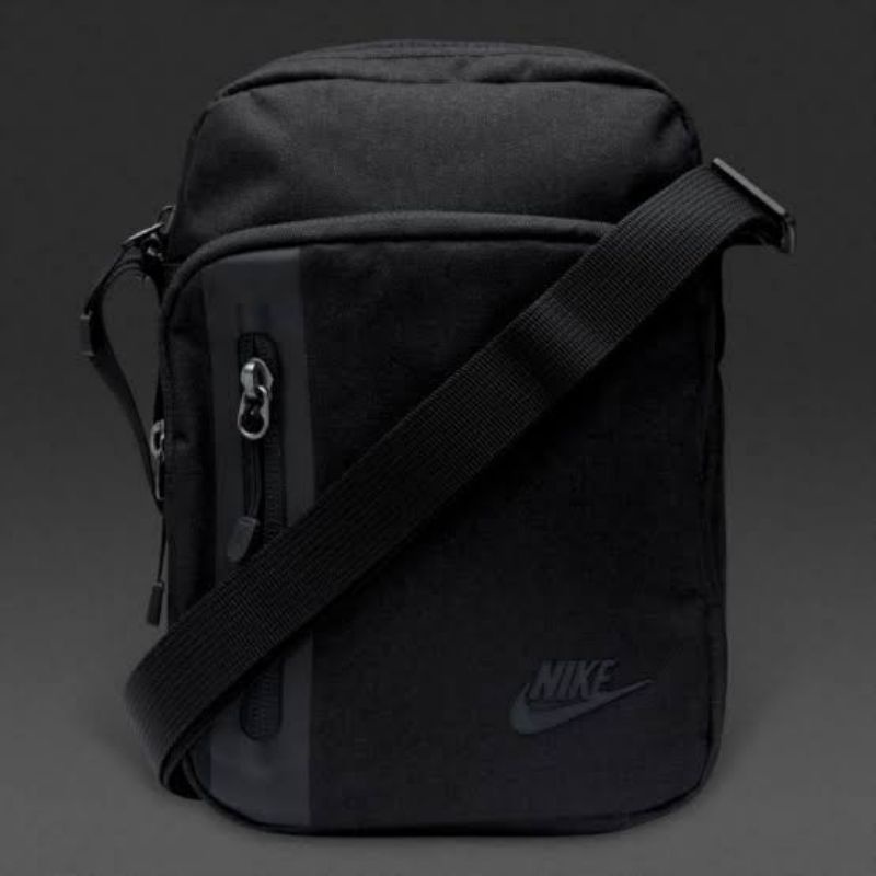 Nike tech outlet sling bag black