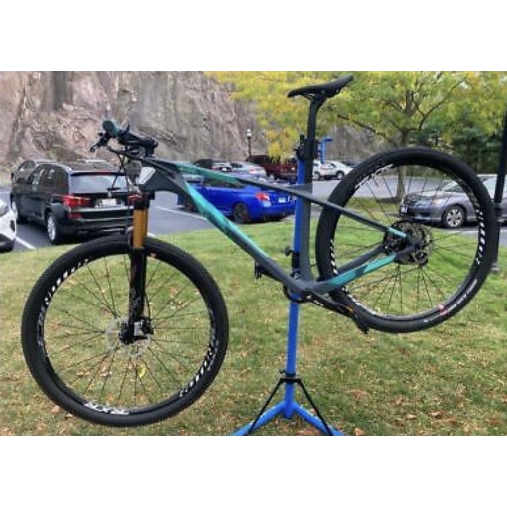 Trinx carbon best sale mountain bike