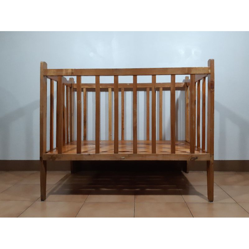 Wooden crib for store sale