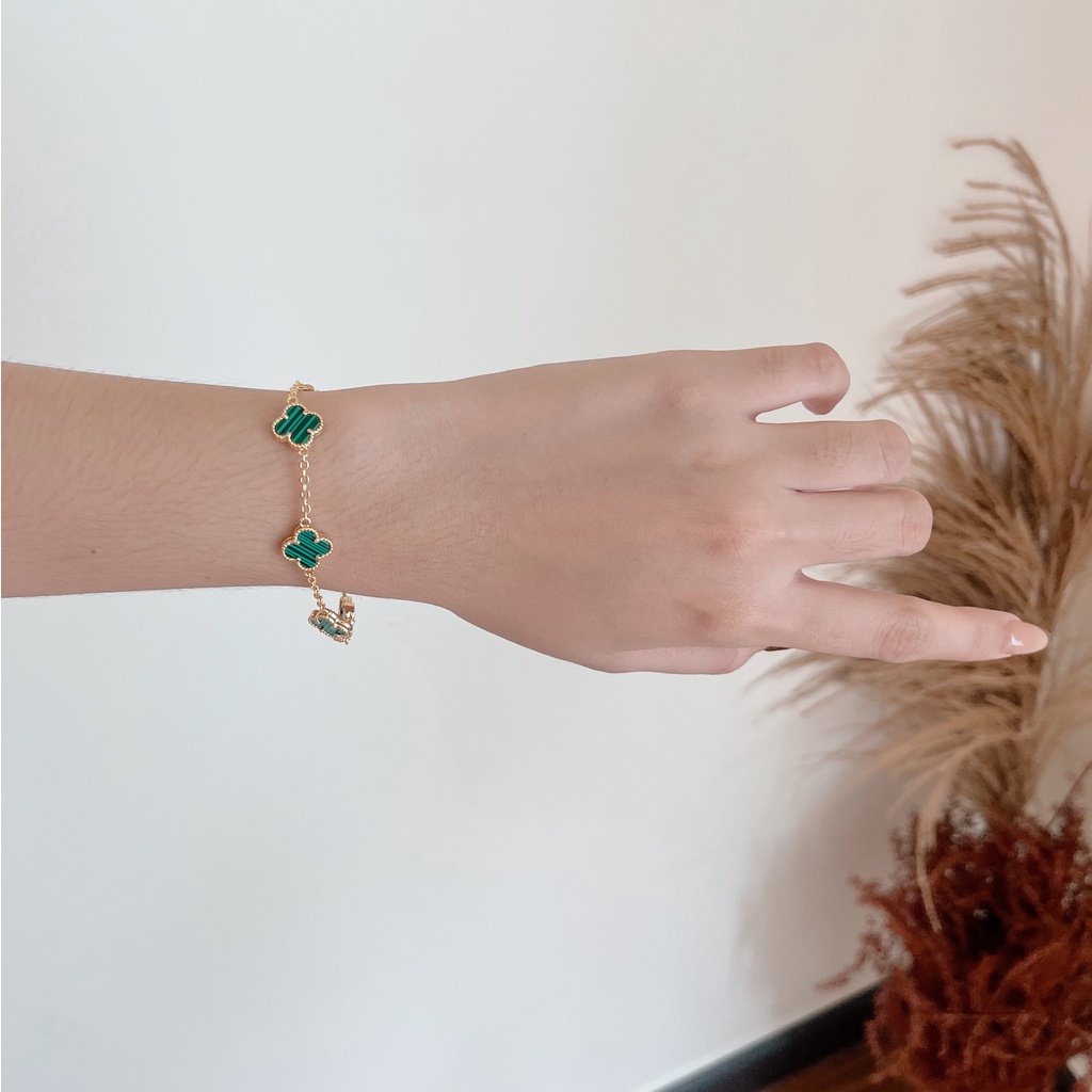 Sparkles by Olivia Manila Mini clover bracelet in green malachite ...