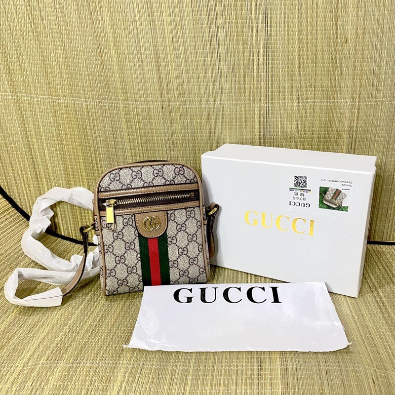 Gucci shop sling pouch