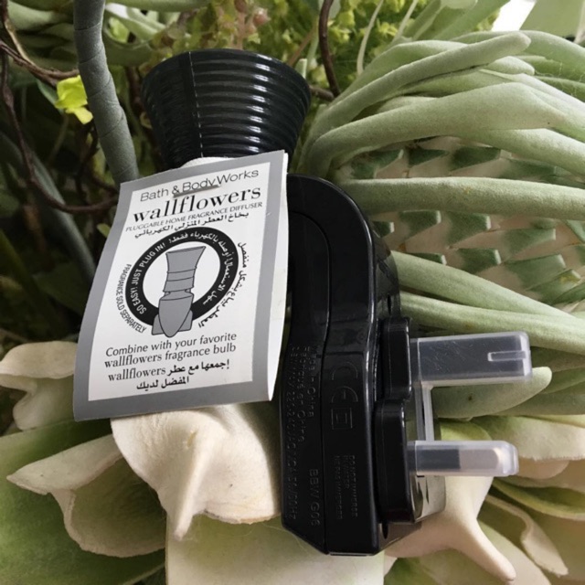 Bath and Body Works Black Wallflower Plug 220vv Shopee Philippines
