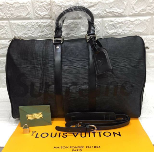 Cloth travel bag Louis Vuitton x Supreme Green in Cloth - 31212963