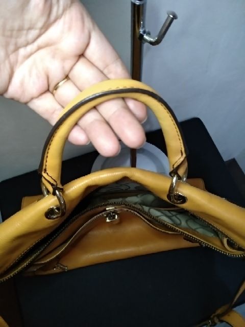Authentic Lux & Berg By Jean Luc Amsler Leather 2-way Bag. With lock and  key, for more info call or whatsapp 0724284249.(SOLD)