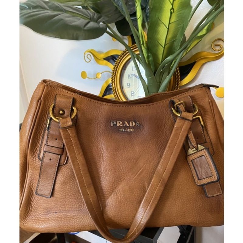 Prada vintage best sale leather shoulder bag