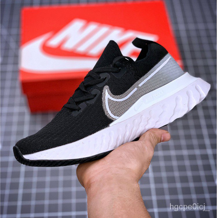 Nike legend react store 3 run fearless