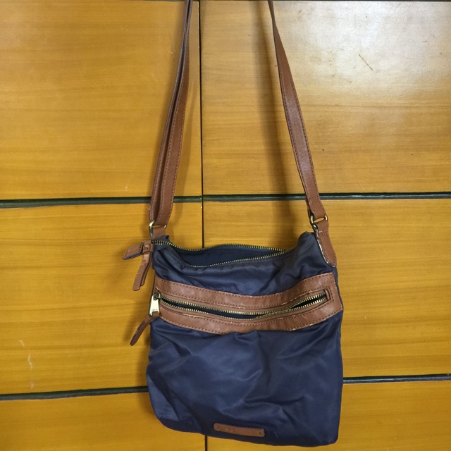 Sling bag 2024 esprit