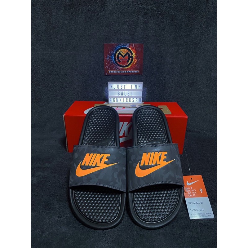 Nike benassi best sale slides orange