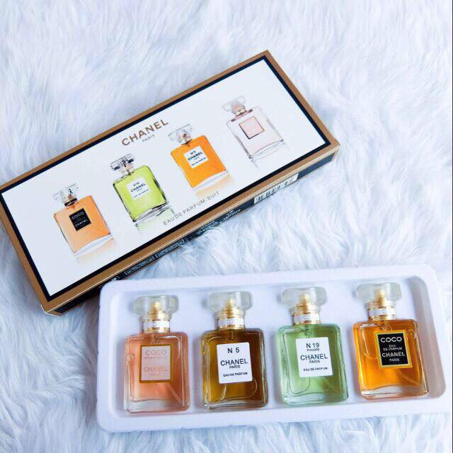 Women's chanel perfume store set