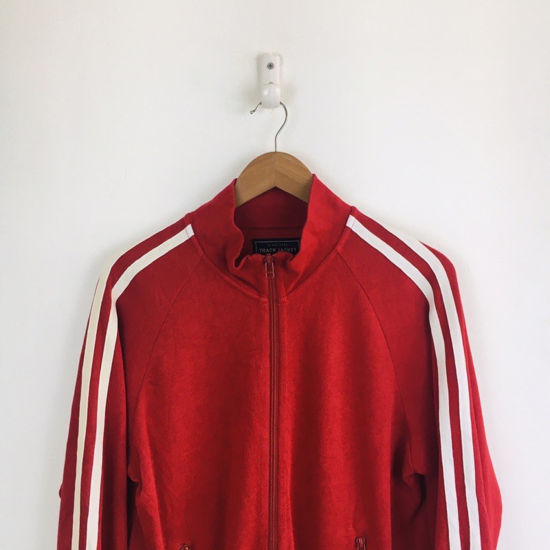 Red sale jacket uniqlo