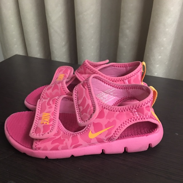 Infant girl hot sale nike sandals