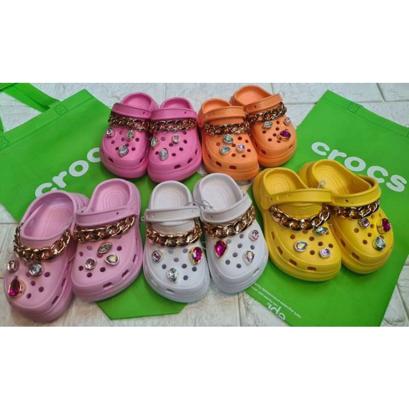 Crocs with best sale gold chain