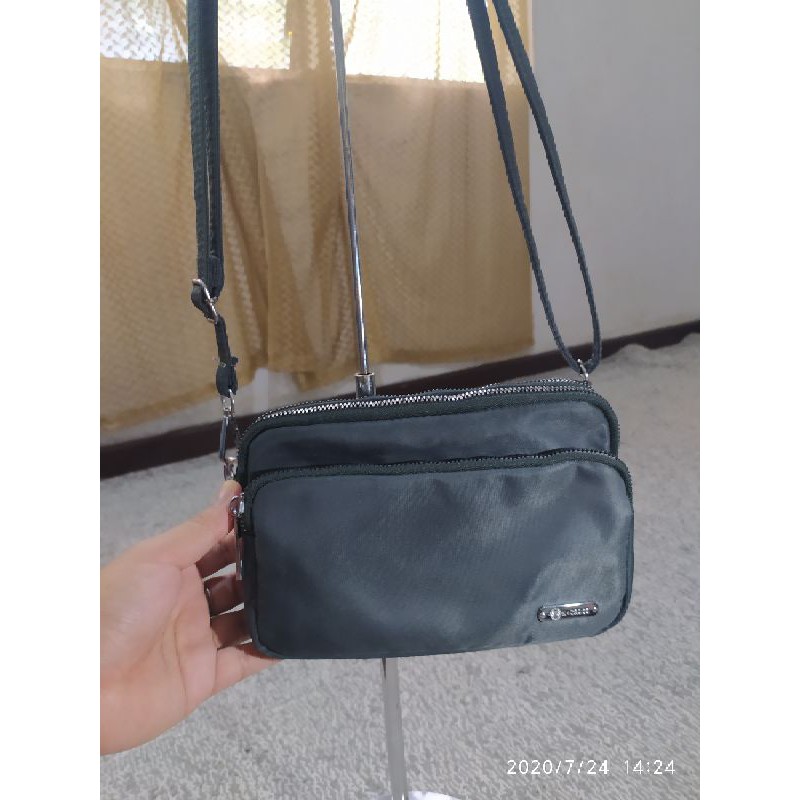 K cross store sling bag