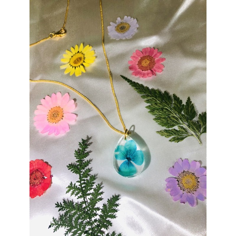 Necklace made hot sale of flowers