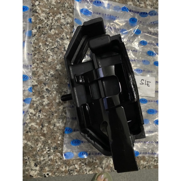 Engine Support (Front) Mitsubishi Pajero 4M40 1991-1999 | Shopee ...
