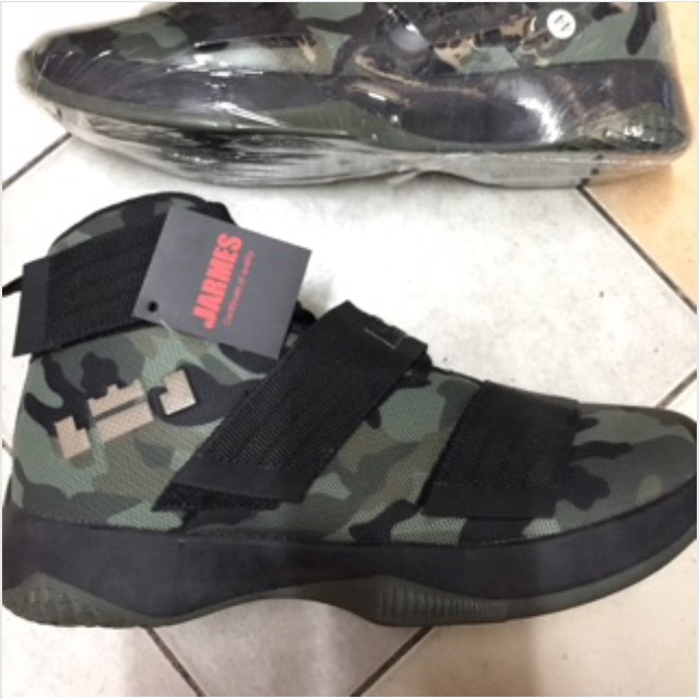 Lebron james hot sale shoes army