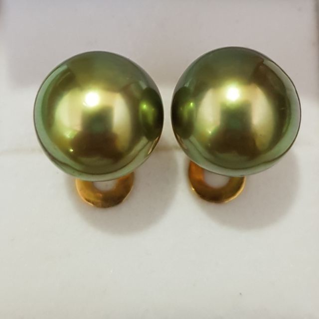 Pistachio 2025 pearl earrings