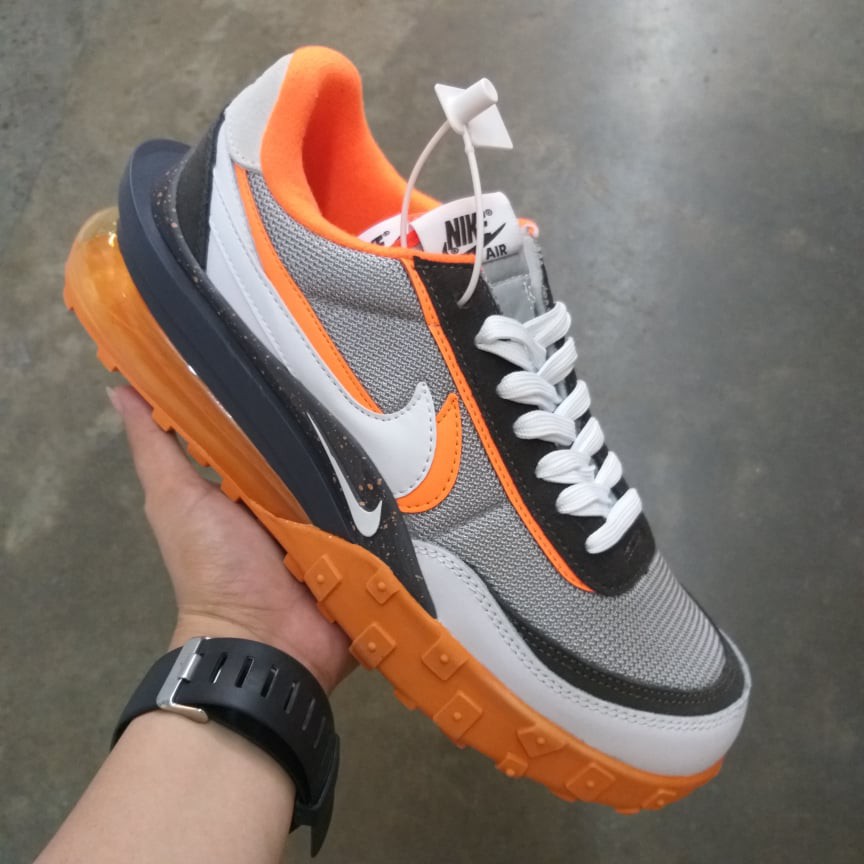 Nike store tailwind sacai