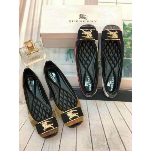 Burberry doll shoes 53