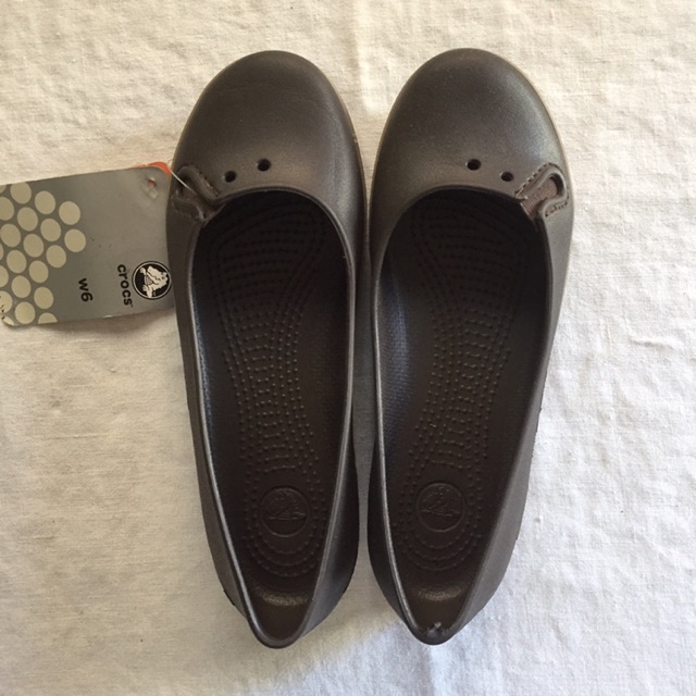 Crocs close cheap