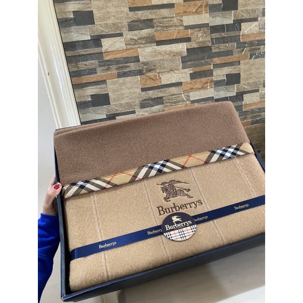 Burberry store wool blanket