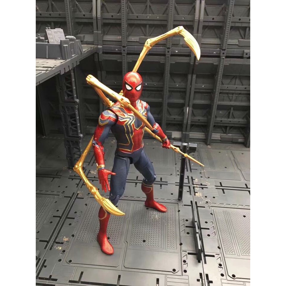 Figurine ZD Toys Spider-Man – Infinity War – Échelle 1/10 – Costume Noir Et Rouge – Marvel