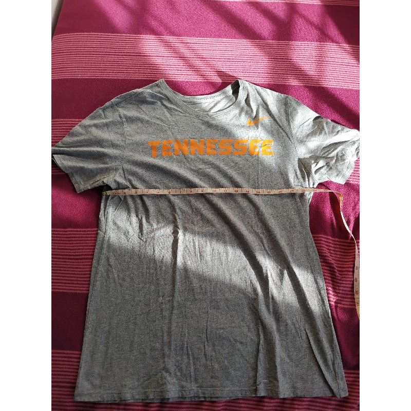 SALE Authentic Nike athletic shirt in very good condition