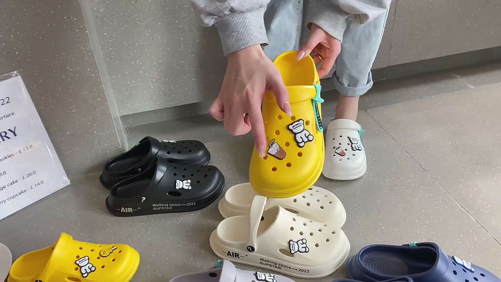 New Fashion Classic Clog Croess Sandals Bench Slippers For Unisex With ...