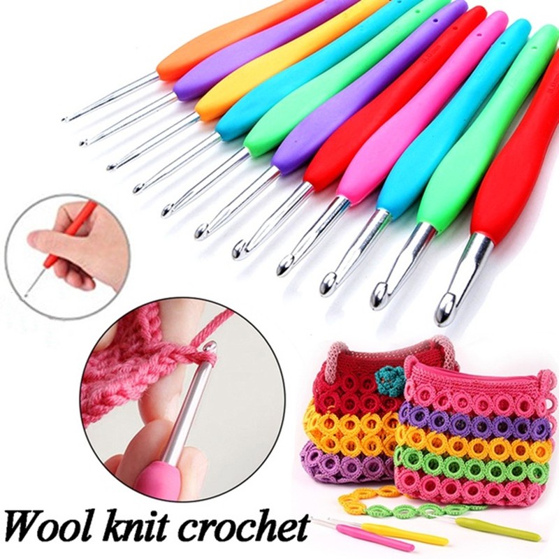  Wooden Crochet Hooks for Arthritic Hands - 5mm, 5.5mm, 6m,  6.5mm - Crochet Hook Set for Crocheting & Knitting - Ergonomic Soft Grip  Handle - Christmas Gifts - Resin Red & Yellow(7mm)