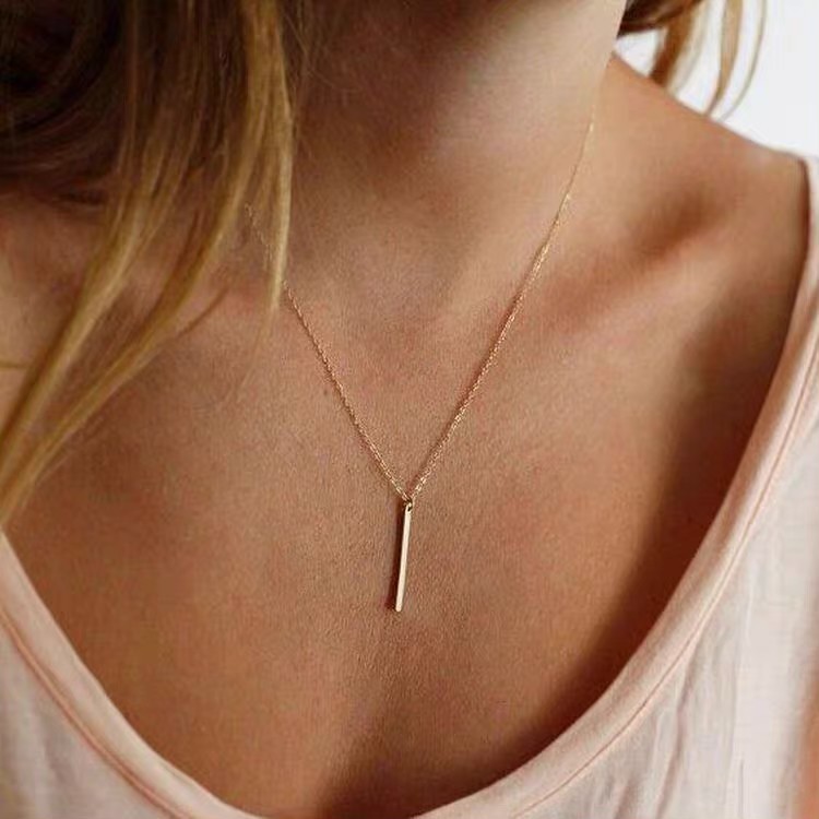 Short gold hot sale bar necklace