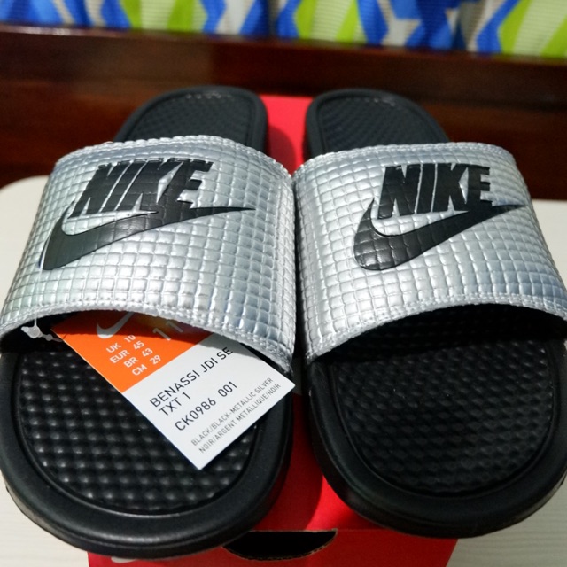 Nike benassi outlet silver