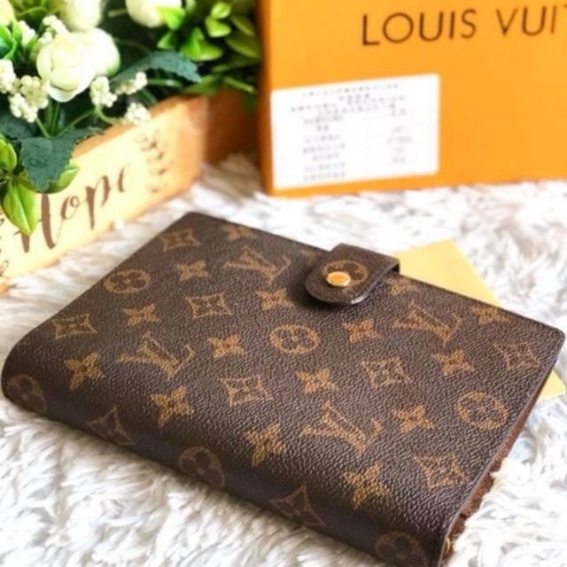 lv binder wallet