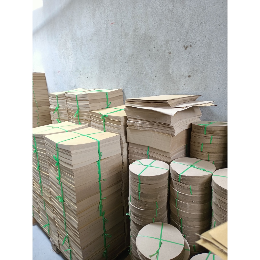 Birdcage Lining Paper Of All Sizes Is Easy To Use And Weighs 1kg