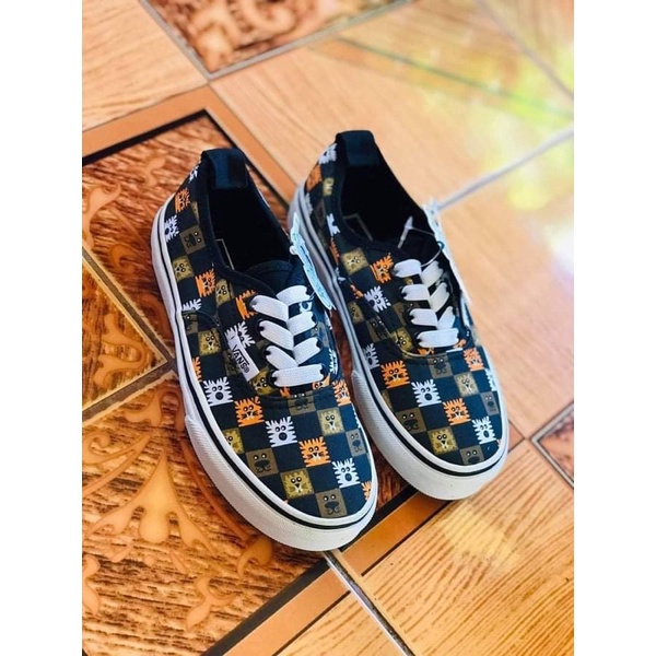 Size top 18 vans