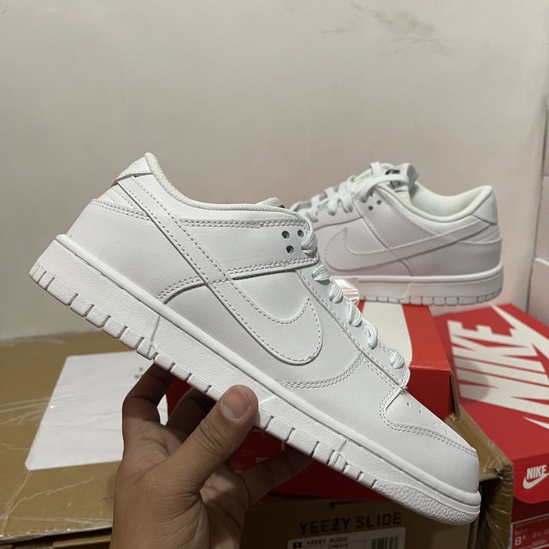 Nike dunk best sale low triple white