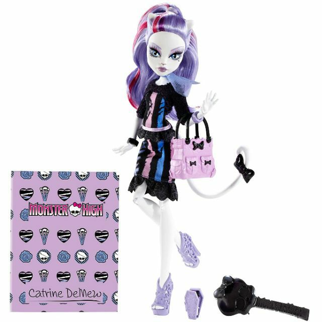 White cat best sale monster high doll