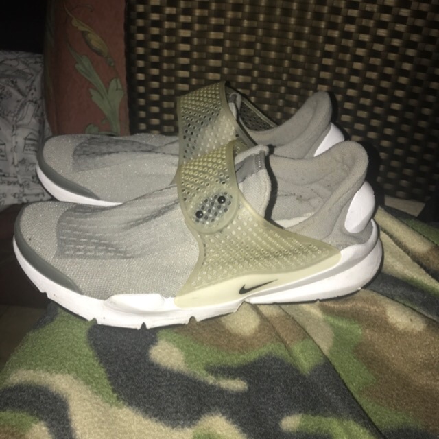 Nike Sock Dart Gray for Men Used only 3x. In good condition