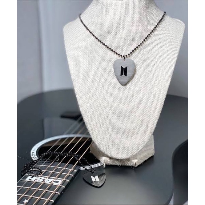 SUGA ネックレス BTS SUGA GUITAR PICK NECKLACE BTS ネックレス