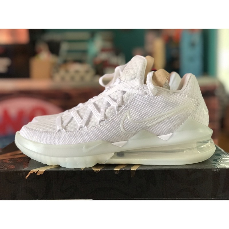 Lebron best sale 17 white