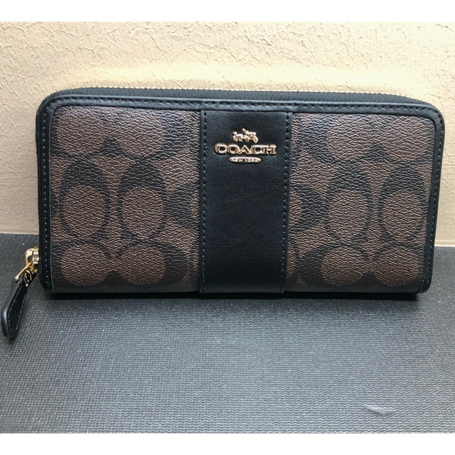 How to tell if discount a coach wallet is authentic